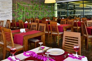 hotel White City Resort & Spa