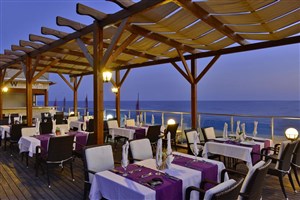 hotel White City Beach 16+