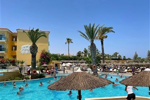 hotelový komplex Malama Beach Holiday Village